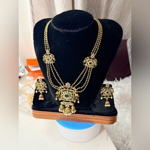 Elegant Gold and Green Jewelry Set